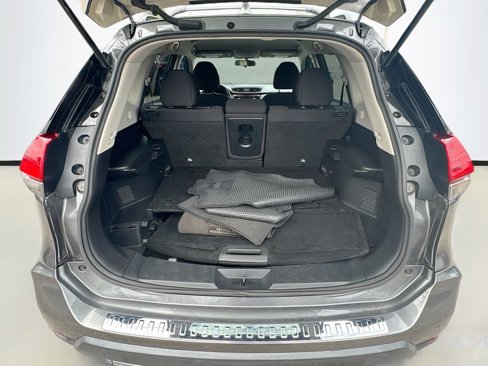 Used 2017 Nissan Rogue SV w/ Midnight Edition image 27