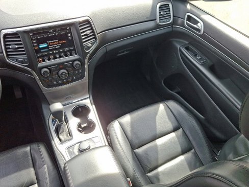 Used 2018 Jeep Grand Cherokee Limited image 16
