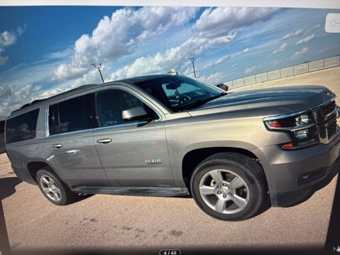 Used 2019 Chevrolet Suburban LT image 2