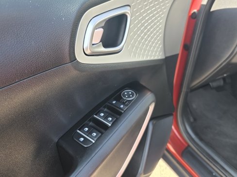 Used 2023 Kia Soul LX image 7