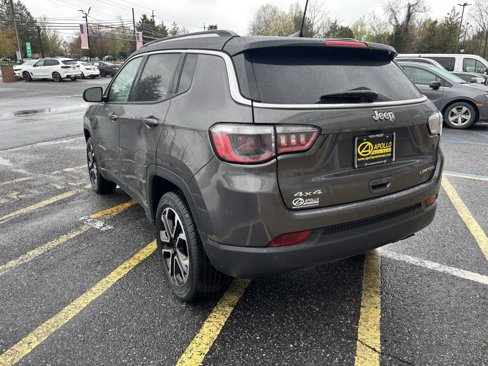 Used 2022 Jeep Compass Limited image 5