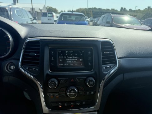 Used 2017 Jeep Grand Cherokee Laredo w/ Quick Order Package 23E image 13
