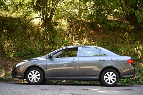 Used 2010 Toyota Corolla LE image 2