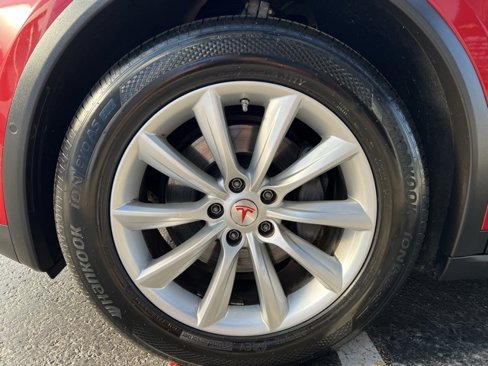 Used 2018 Tesla Model X image 49