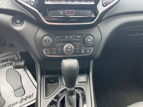 Used 2019 Jeep Cherokee Limited image 19