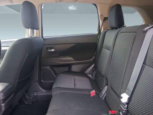 Used 2018 Mitsubishi Outlander SE image 27