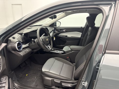 New 2025 Chevrolet Trax LT w/ LT Convenience Package image 30