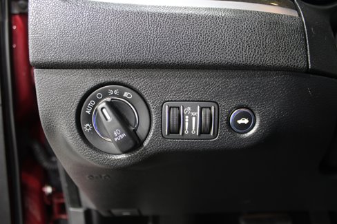 Used 2019 Chrysler 300 Limited image 8