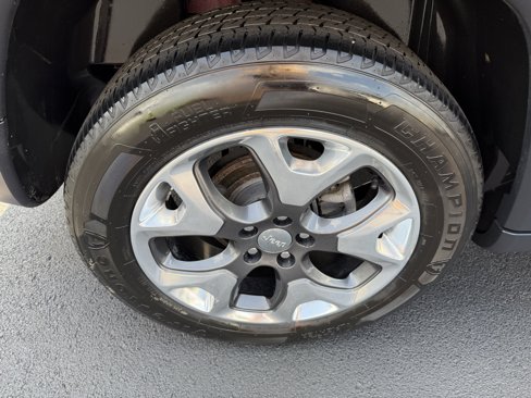 Used 2018 Jeep Compass Limited image 9