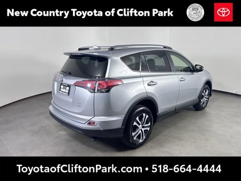 Used 2018 Toyota RAV4 LE image 3