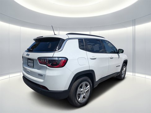 Used 2024 Jeep Compass Latitude image 3