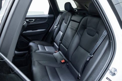 Used 2020 Volvo XC60 T6 Momentum image 25