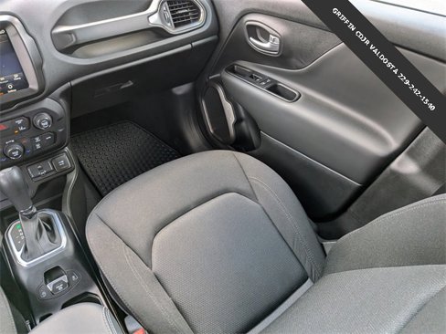 Used 2023 Jeep Renegade Latitude image 16