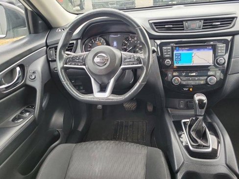 Used 2017 Nissan Rogue SV w/ SV Premium Package image 14