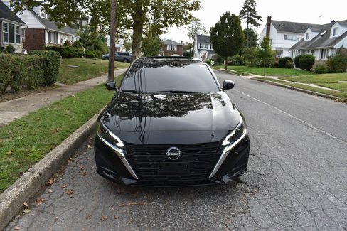 Used 2023 Nissan Altima 2.5 SV w/ SV Premium Package image 3