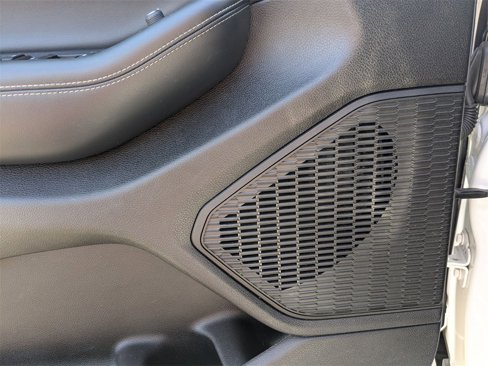 Used 2024 Jeep Grand Cherokee Altitude image 15