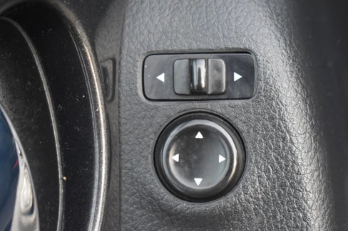 Used 2017 Nissan Rogue SV image 13