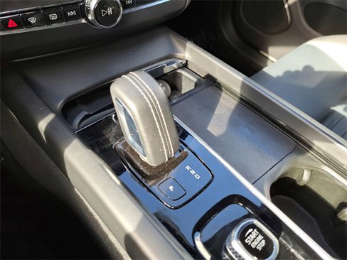 Used 2022 Volvo XC60 B6 R-Design w/ Advanced Package image 13