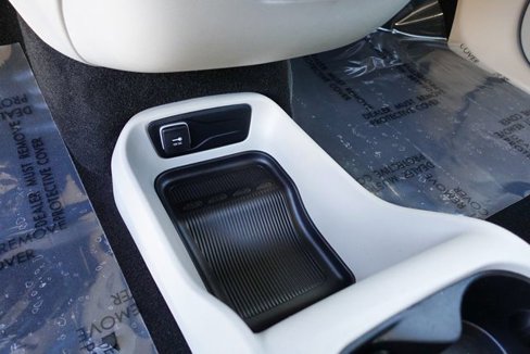 Used 2020 Chrysler Voyager LX image 20