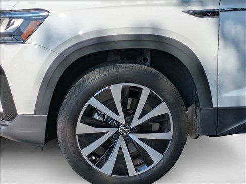 Used 2022 Volkswagen Taos SE image 9