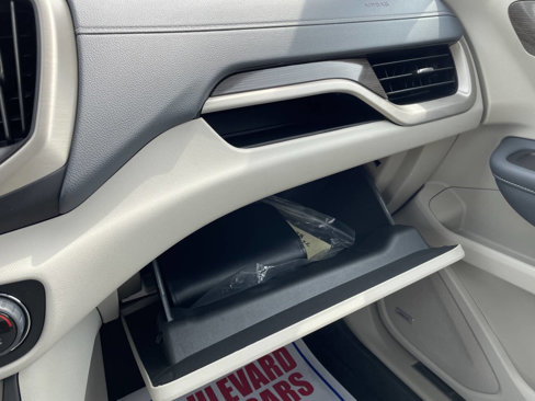 Used 2023 GMC Terrain Denali image 32