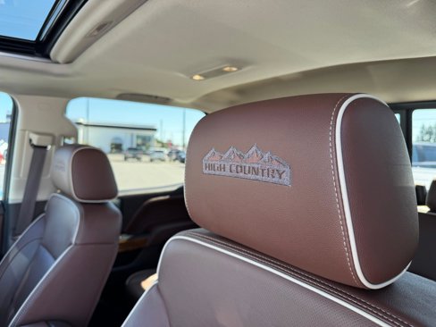 Used 2018 Chevrolet Silverado 1500 High Country image 40