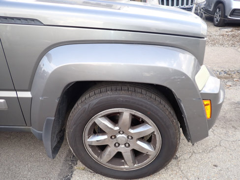 Used 2012 Jeep Liberty Sport image 9