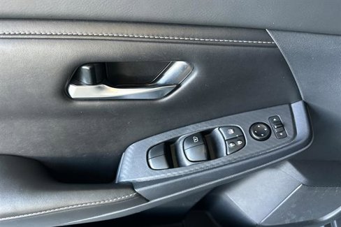 Used 2023 Nissan Sentra SV image 12