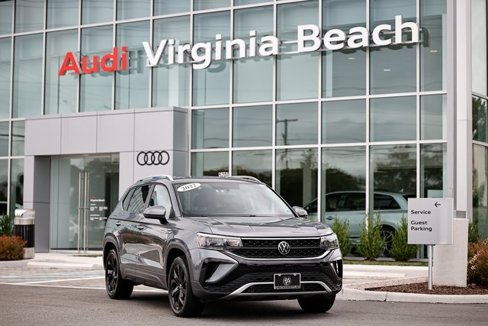 Used 2022 Volkswagen Taos SE image 1