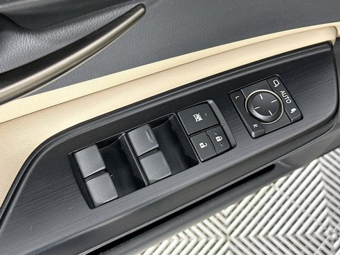 Used 2020 Lexus ES 300h w/ Premium Package image 18
