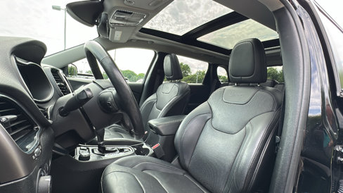 Used 2021 Jeep Cherokee Limited w/ Elite Package image 14