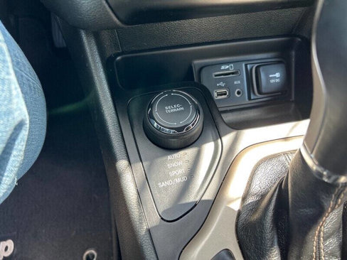 Used 2014 Jeep Cherokee Limited image 24