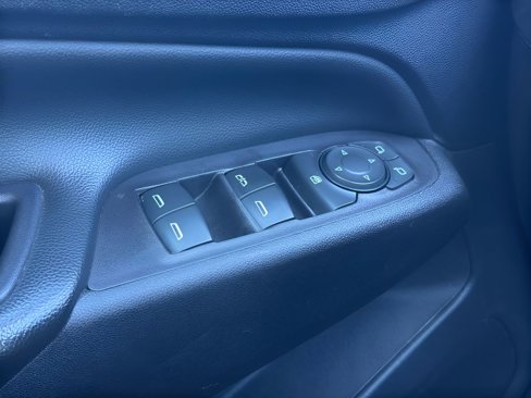 Used 2020 Chevrolet Equinox LT w/ Driver Convenience Package image 6