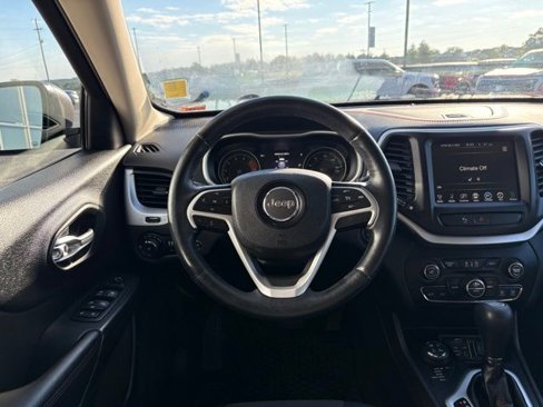 Used 2017 Jeep Cherokee Trailhawk w/ Comfort/Convenience Group image 14