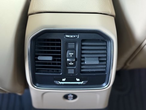 Certified 2025 Porsche Macan image 25