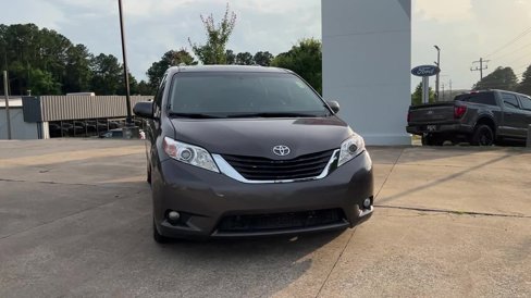 Used 2017 Toyota Sienna XLE image 8