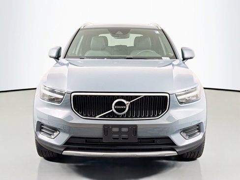 Used 2020 Volvo XC40 T5 Momentum image 2