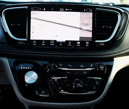 Used 2021 Chrysler Pacifica Touring-L image 17