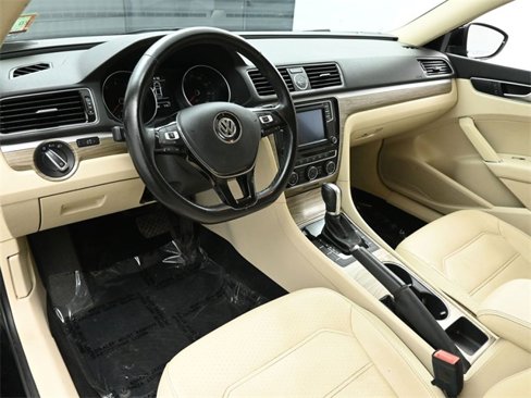 Used 2016 Volkswagen Passat 1.8T SE image 10