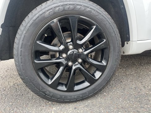 Used 2018 Jeep Grand Cherokee Altitude image 17