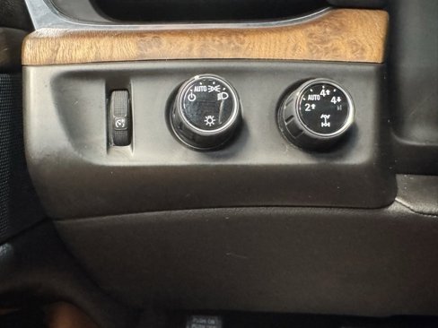 Used 2015 Cadillac Escalade Luxury image 15