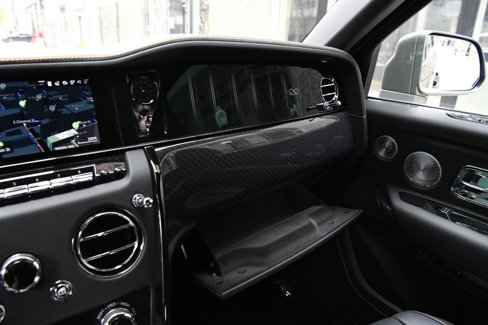 New 2025 Rolls-Royce Cullinan Black Badge image 20