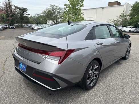 Certified 2025 Hyundai Elantra Sport image 17