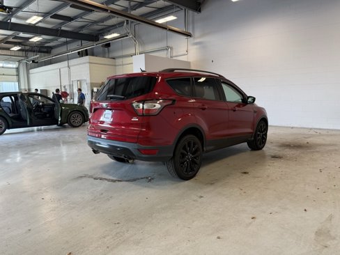 Used 2018 Ford Escape SE w/ SE Sport Appearance Package image 6