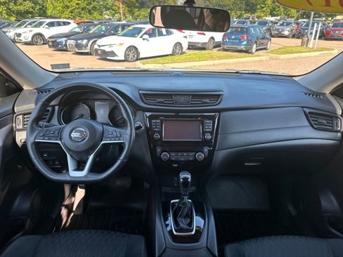 Used 2017 Nissan Rogue SV w/ SV Premium Package image 10