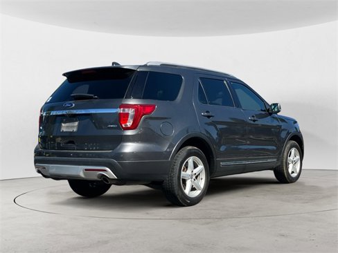 Used 2017 Ford Explorer XLT w/ Equipment Group 202A image 6