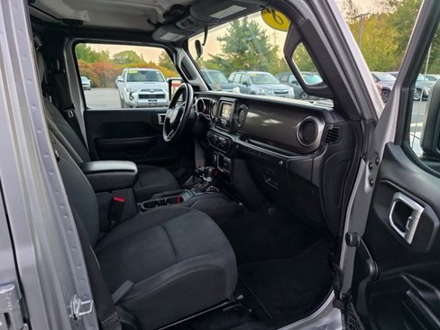 Used 2018 Jeep Wrangler Unlimited Sport image 11