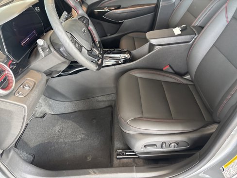 New 2025 Chevrolet Trax RS w/ Sunroof Package image 7