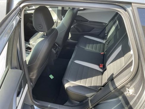 Used 2022 Volkswagen Taos SEL w/ Panoramic Sunroof Package image 5