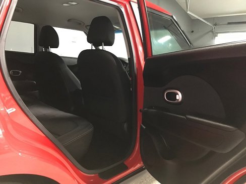 Used 2017 Kia Soul + image 18